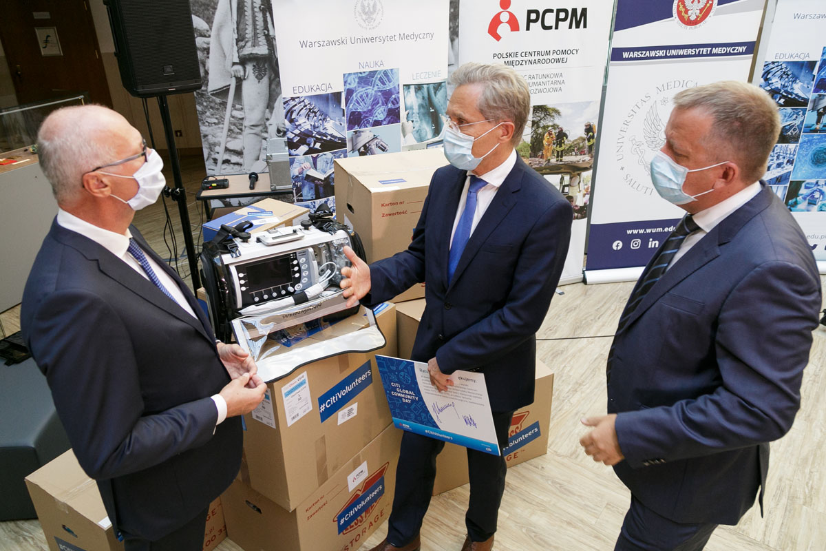 przekazanie-daru-fundacji-citi-handlowy-oraz-pcpm-09